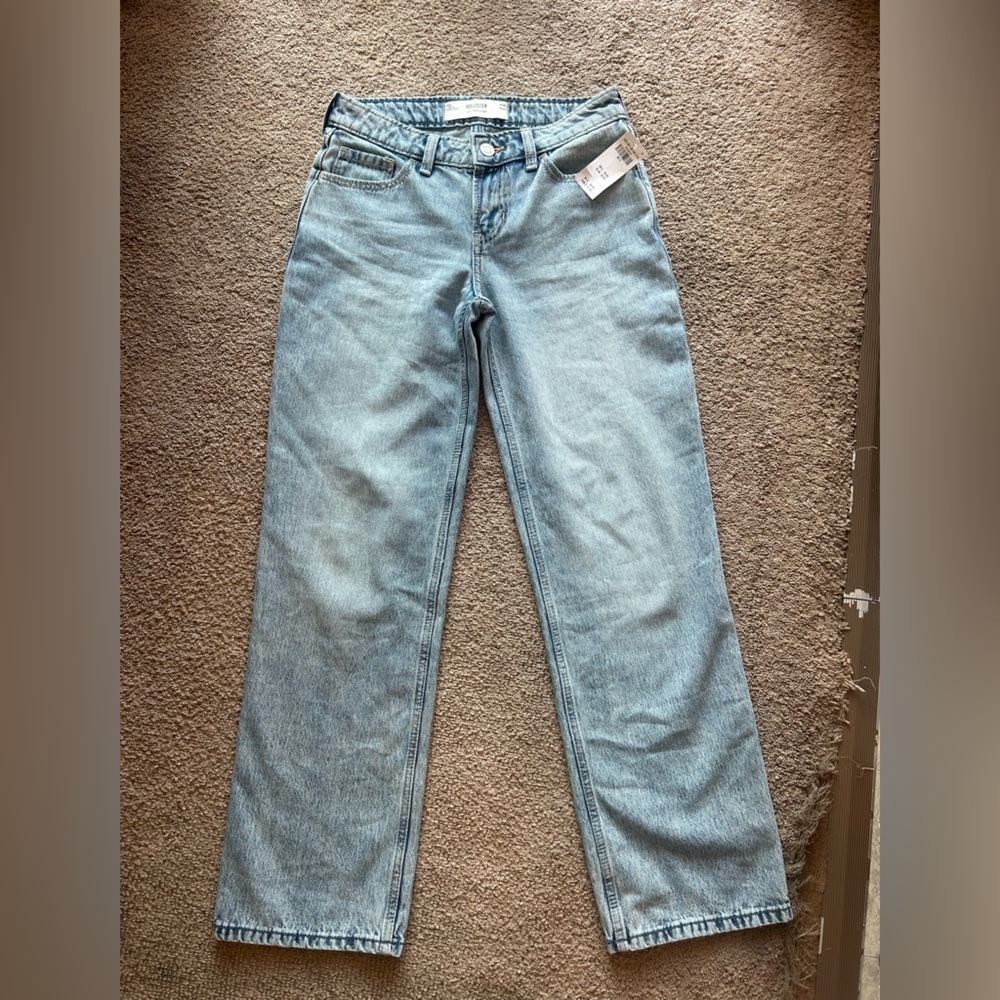 Hollister Low Rise Light Blue Jeans w/bows on pockets - Picture 3 of 11